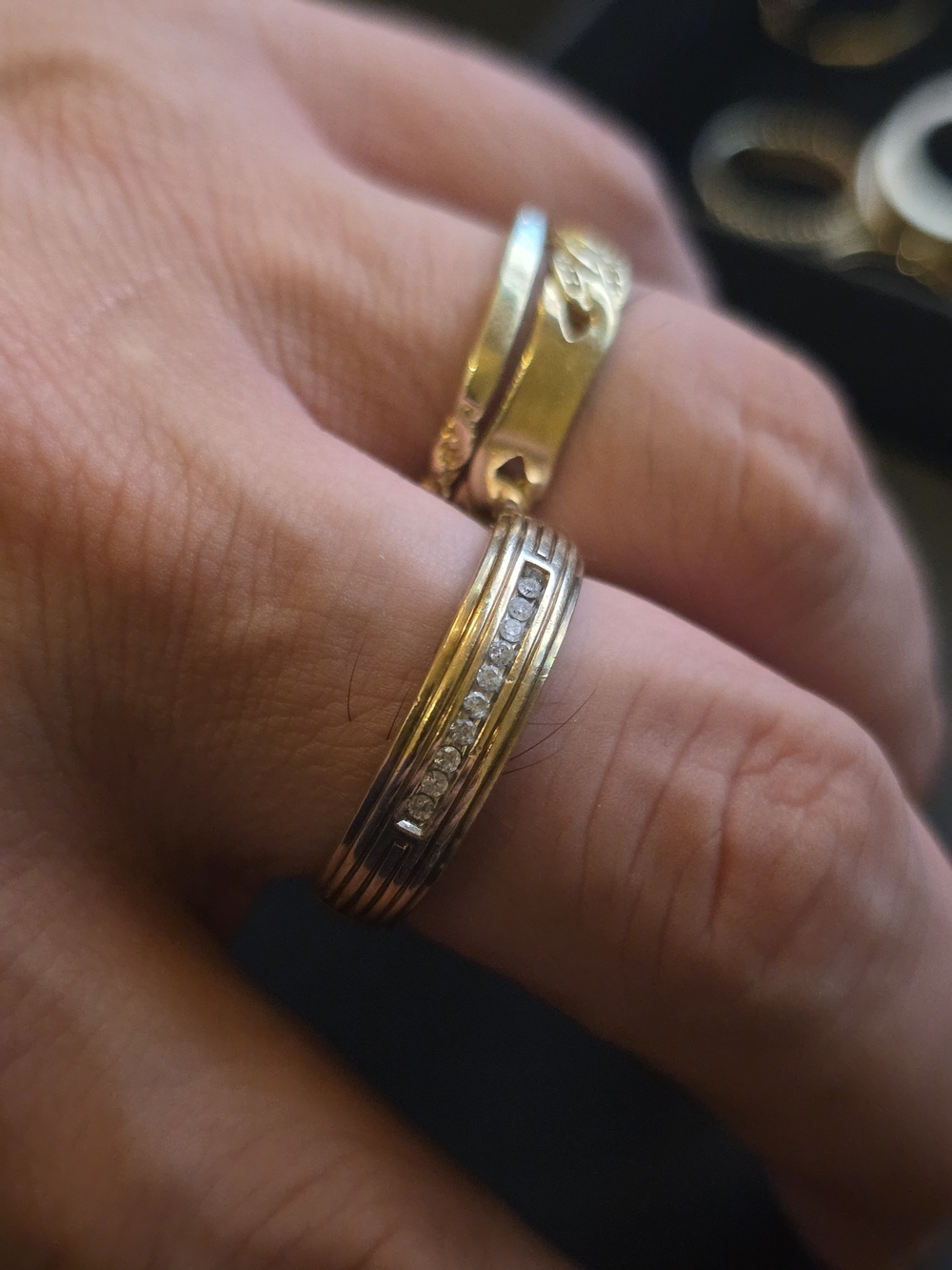 10k Gold Ridge Diamond Lines Ring - REAL GOLD 11